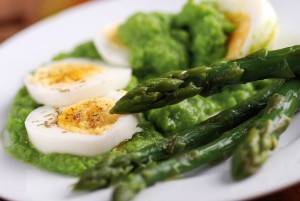 boiled eggs with cream of asparagus